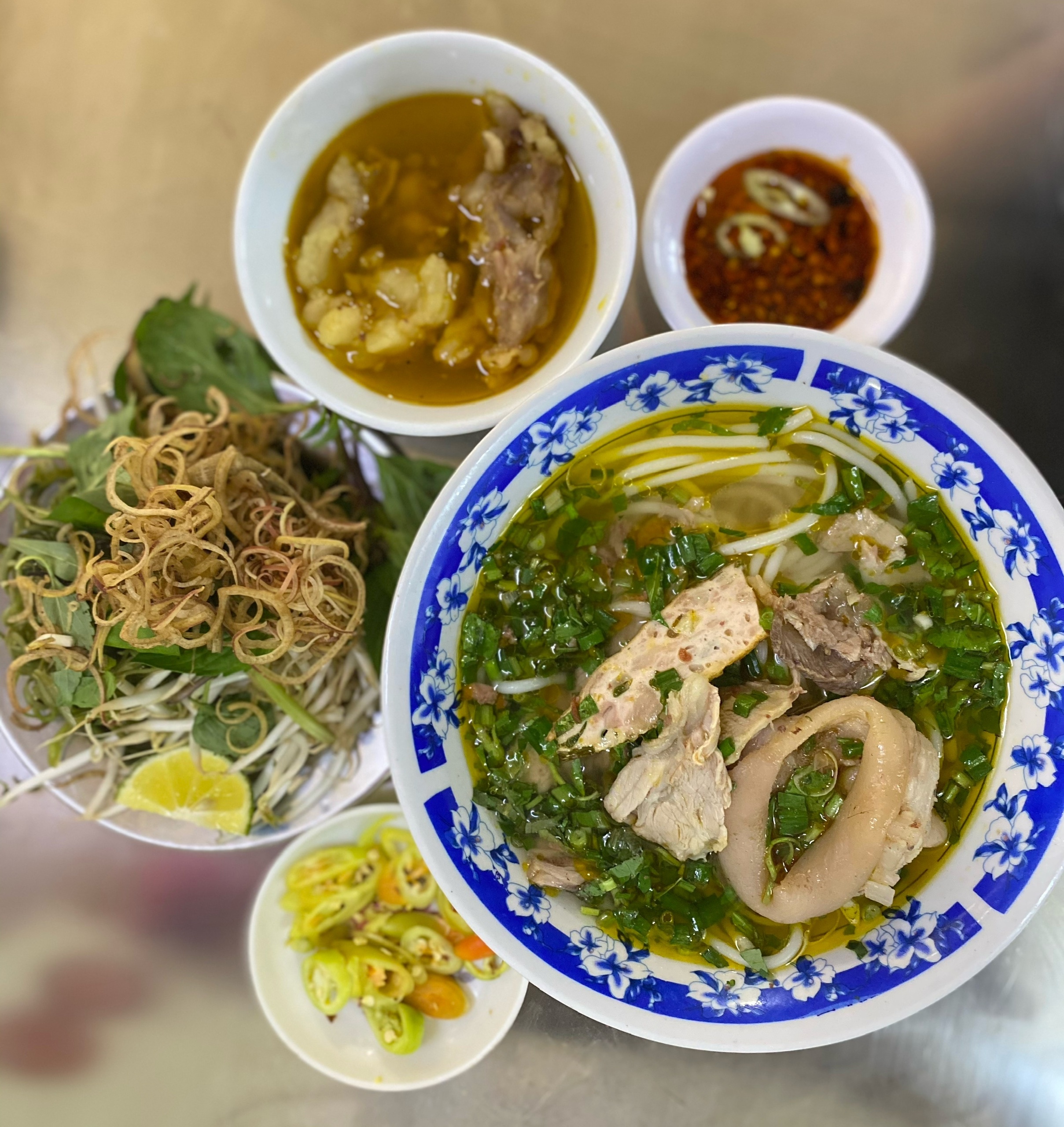 bún bò mỡ nổi tp.hcm ảnh 5 bun bo mo noi tp.hcm anh 5