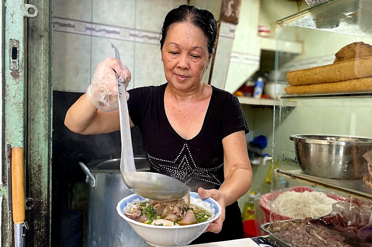 Quan bun bo mo noi co mot khong hai tai TP.HCM hinh anh