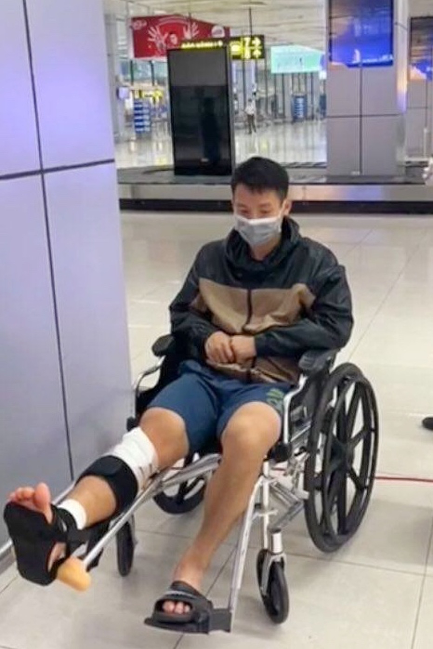 hùng dũng xuất viện ảnh 2 hung dung xuat vien anh 2