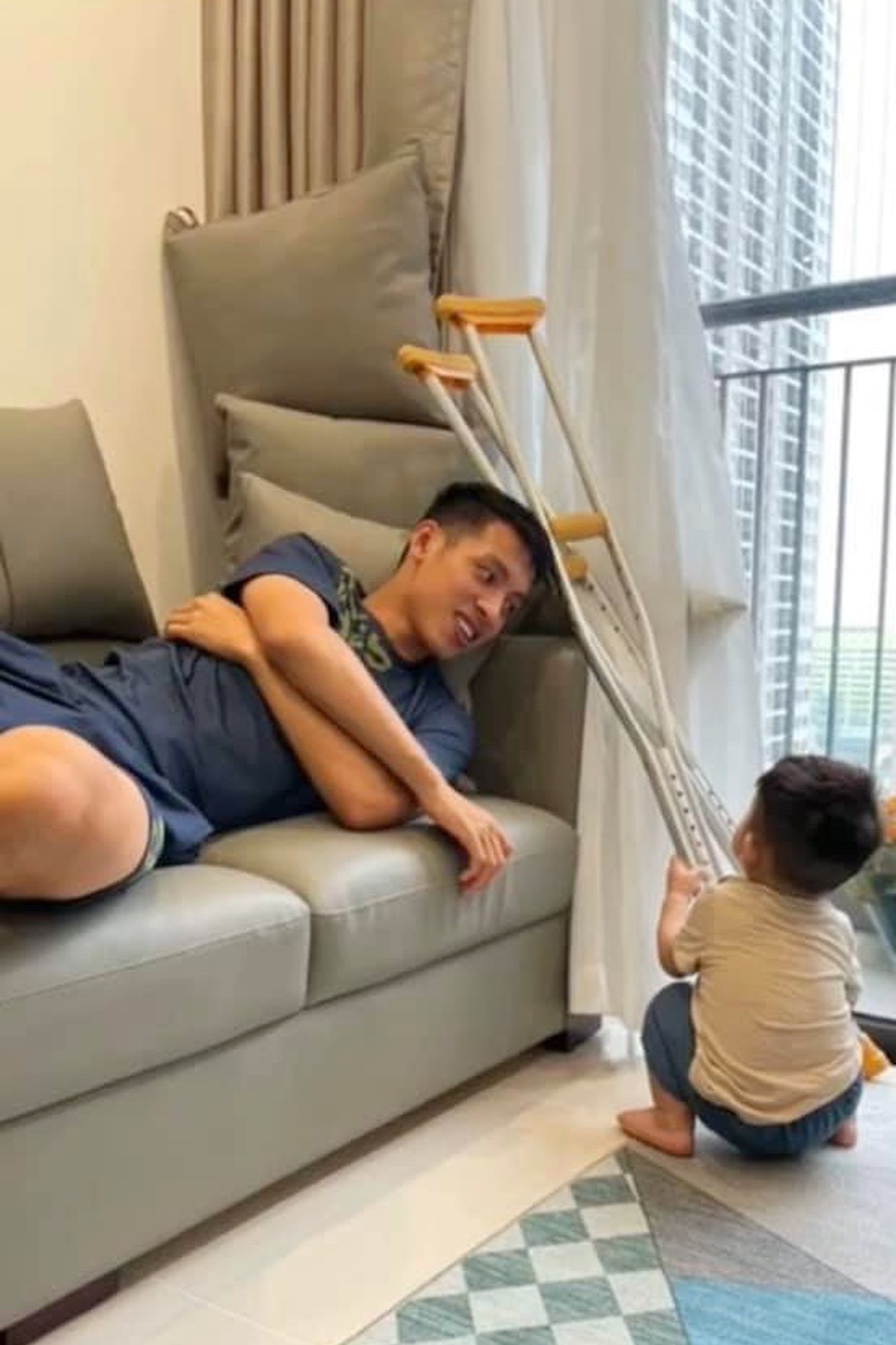 hùng dũng xuất viện ảnh 1 hung dung xuat vien anh 1