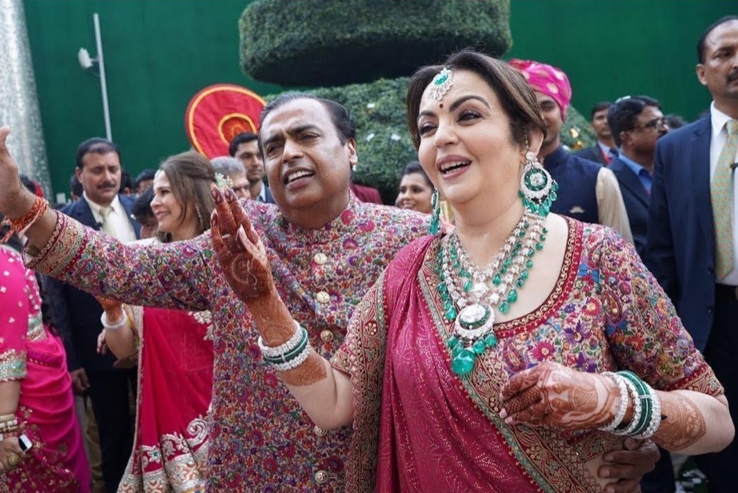 Gioi sieu giau An Do bi chi trich gia tao giua dich Covid-19 hinh anh