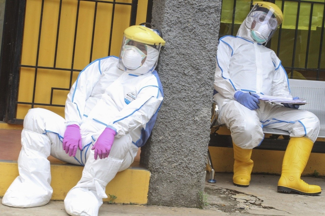 'Chung toi bi chui boi khi di truy vet Covid-19' hinh anh