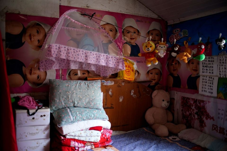 trung quoc cho sinh con thu 3 anh 4