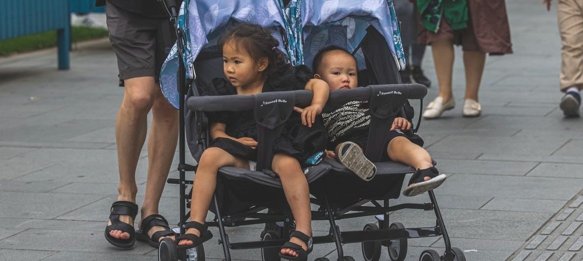 trung quoc cho sinh con thu 3 anh 1