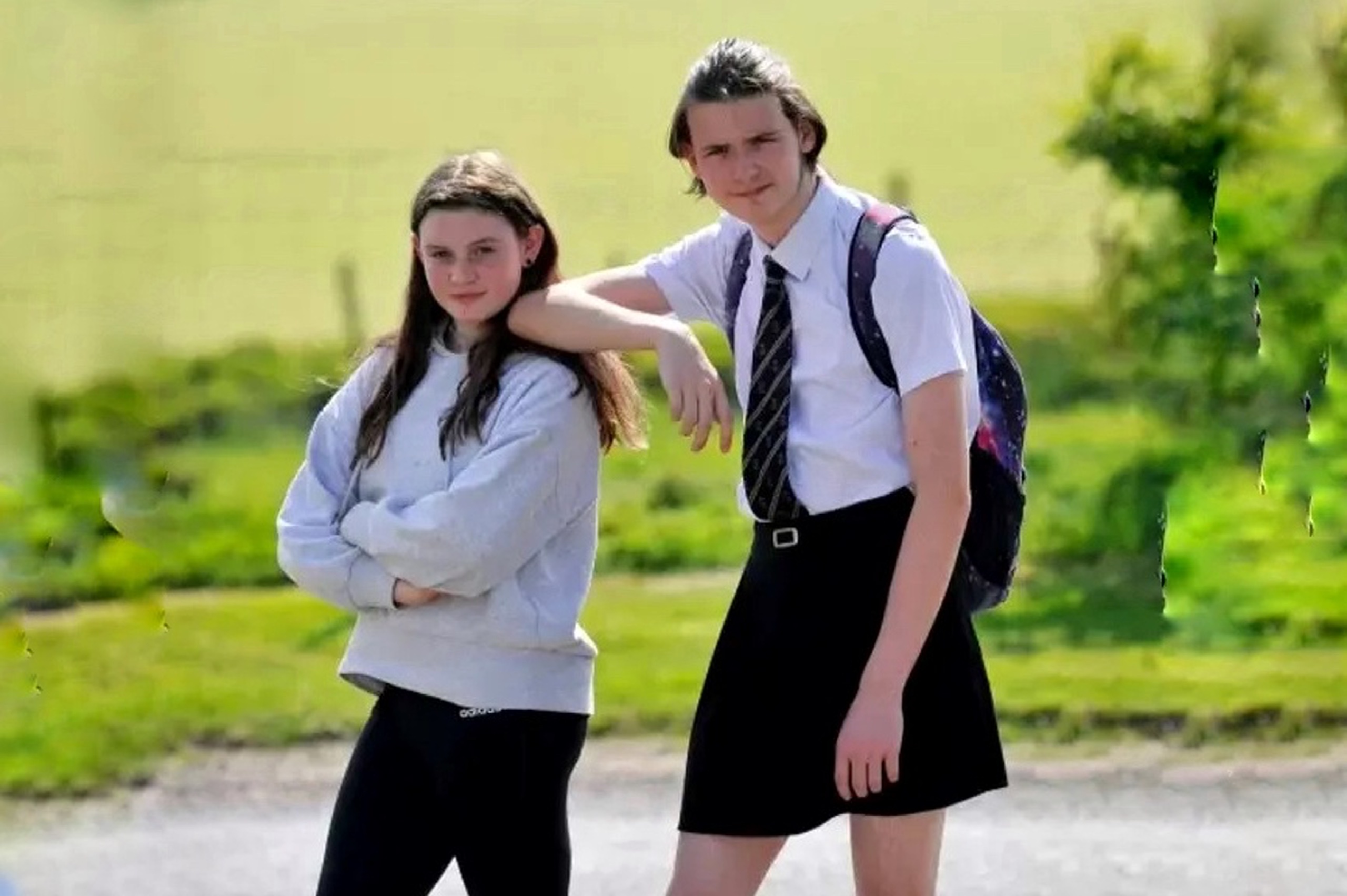 Nam sinh mac vay di hoc khi truong tat dieu hoa phong Covid-19 hinh anh