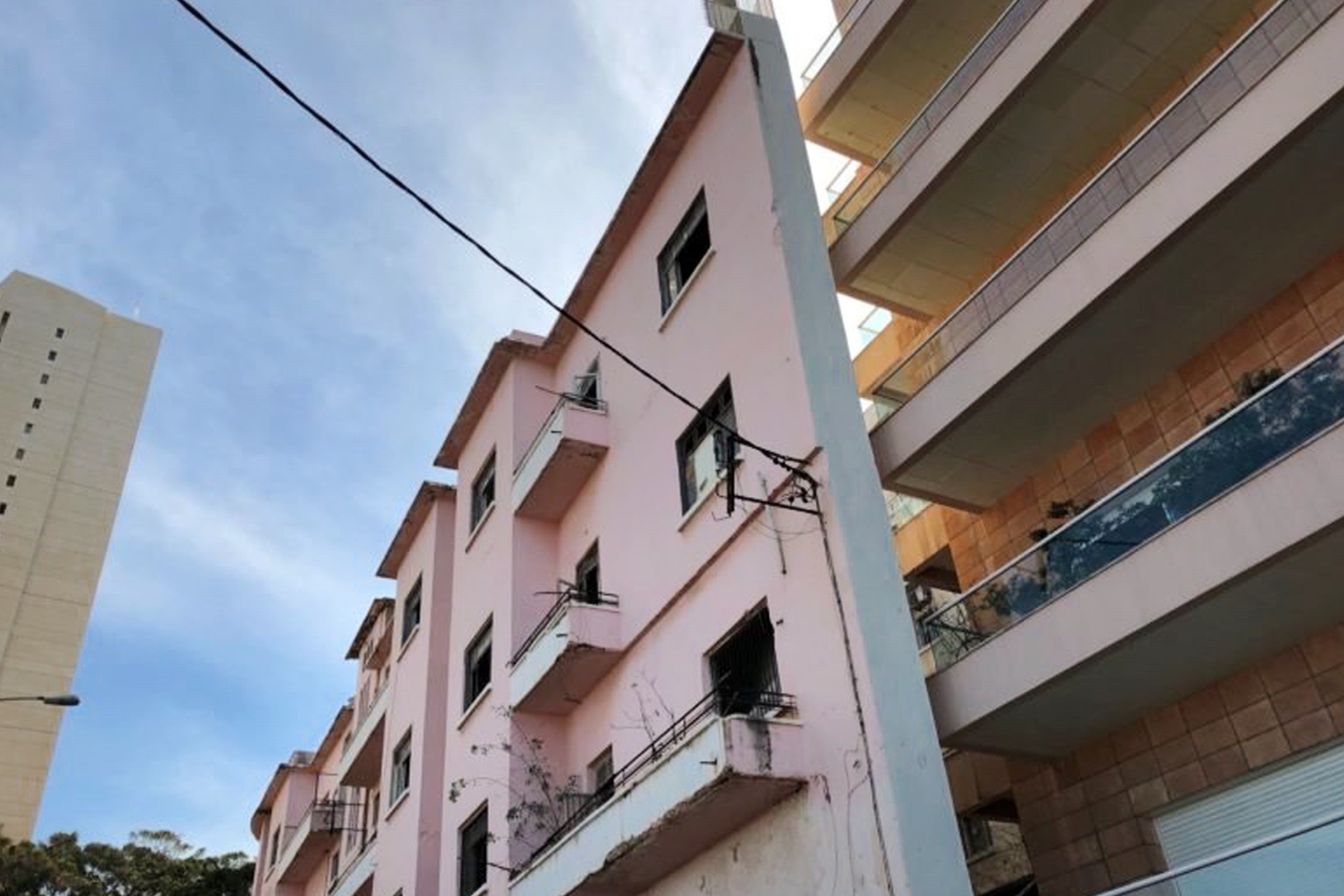 Moi thu cua 2 anh em dang sau ngoi nha thuoc dang mong nhat the gioi hinh anh