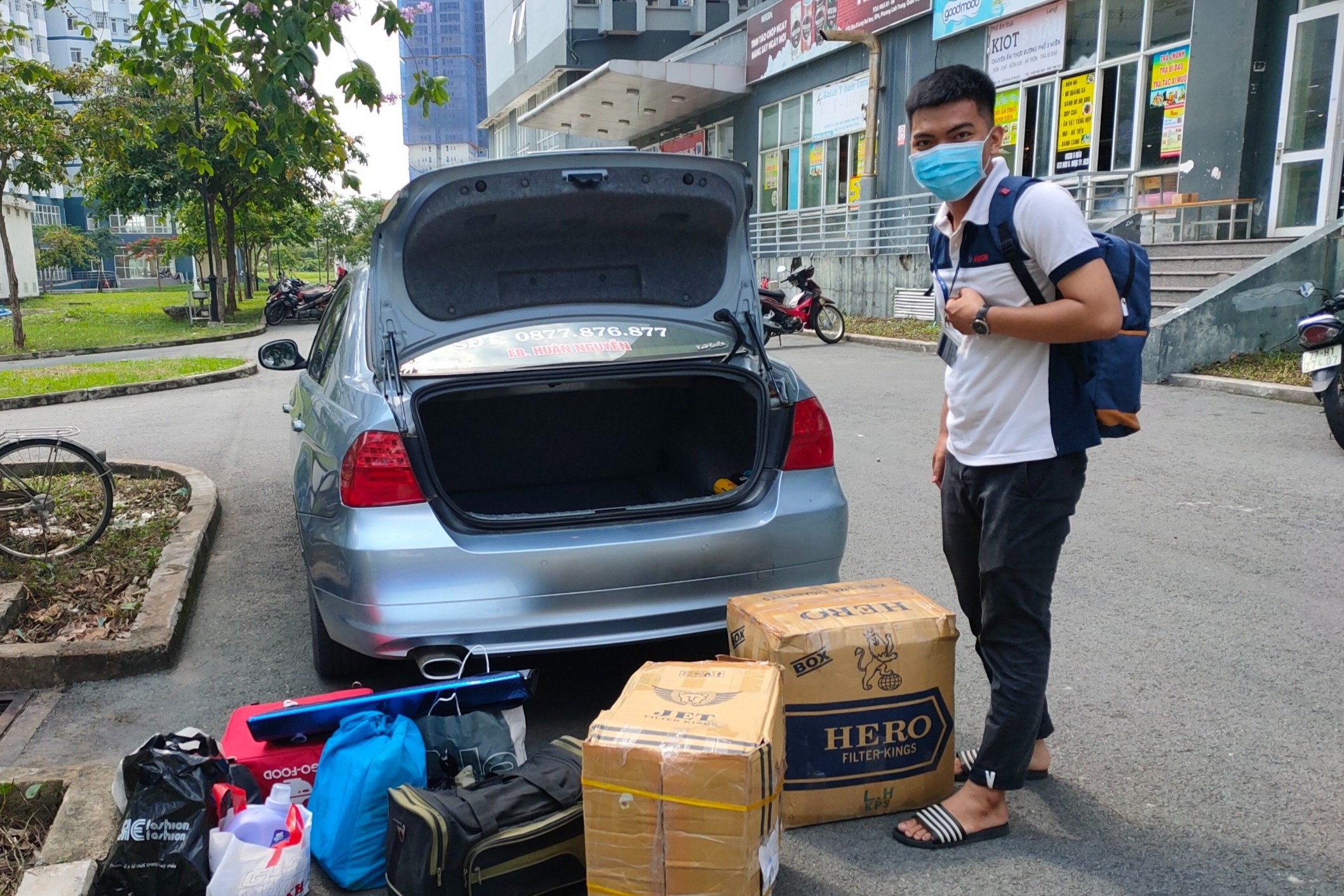 KTX thanh khu cach ly, sinh vien TP.HCM duoc nguoi dan 'giai cuu' hinh anh