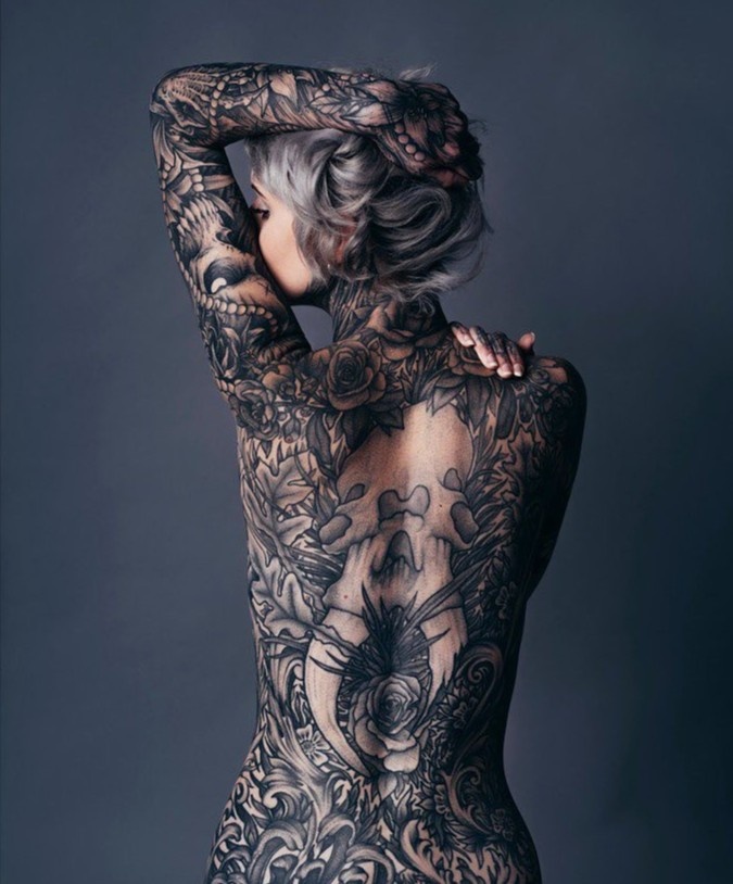 cô gái xăm kín người ảnh 2 co gai xam kin nguoi anh 2