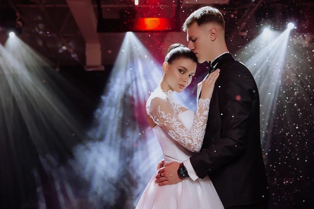 nguoi dep ket hon cau thu nga anh 6