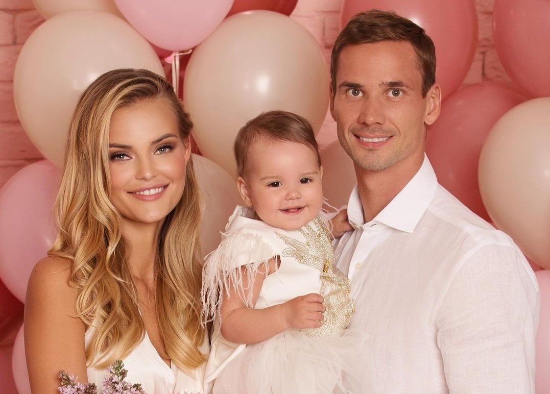 nguoi dep ket hon cau thu nga anh 1