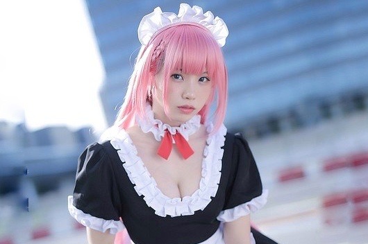 Cosplayer Nhat Ban bat ngo bi chi trich vi song chung voi ban trai hinh anh