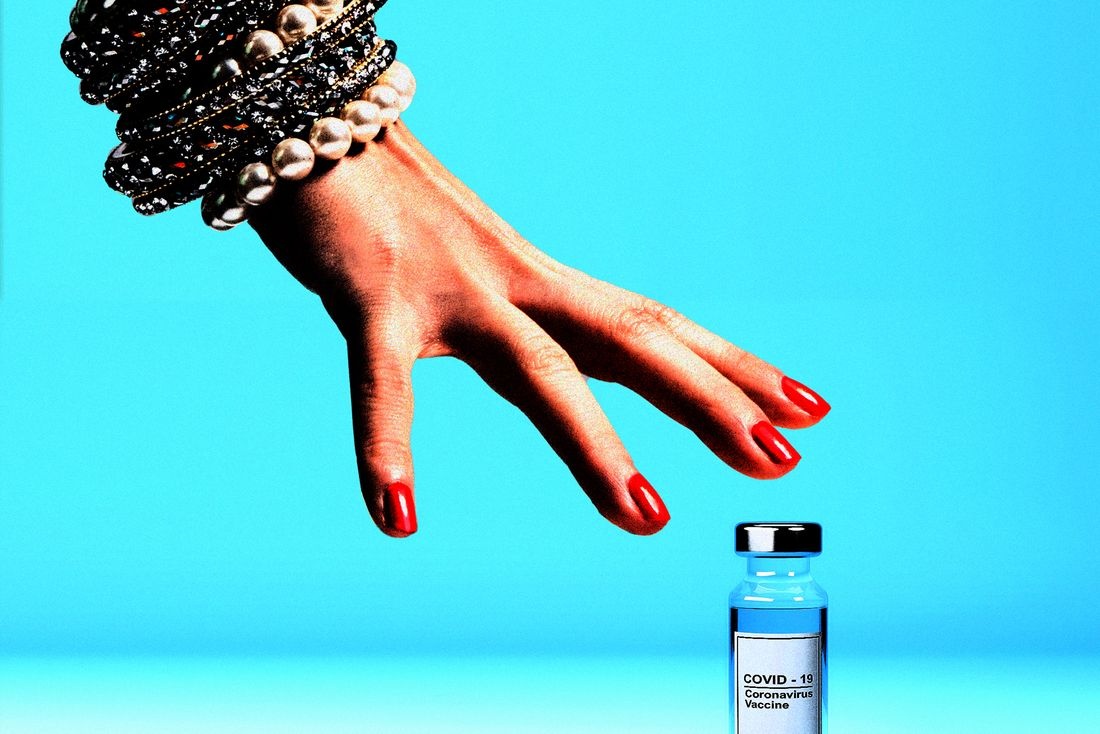 nha giau gianh suat tiem vaccine anh 1