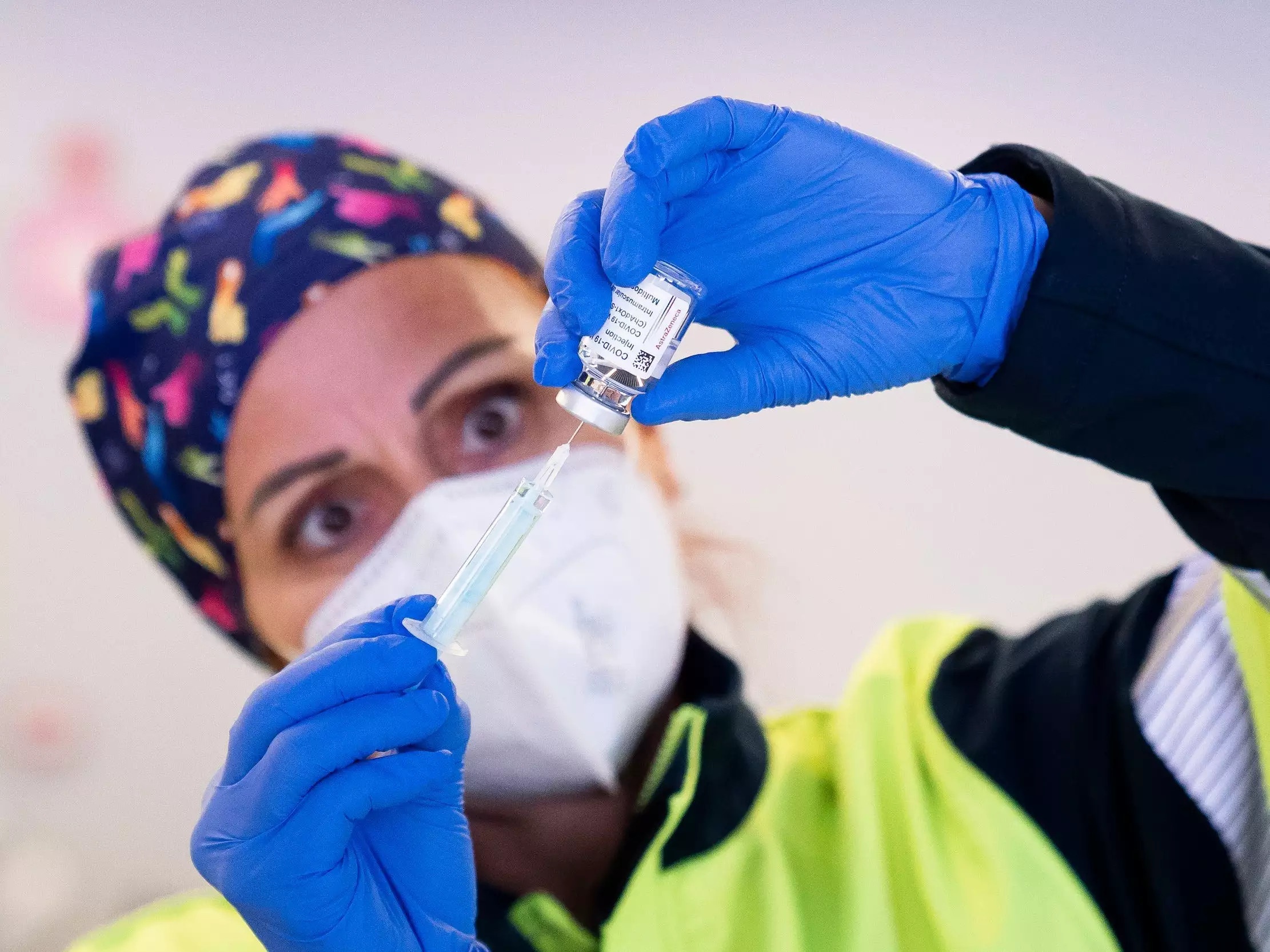 nha giau gianh suat tiem vaccine anh 5