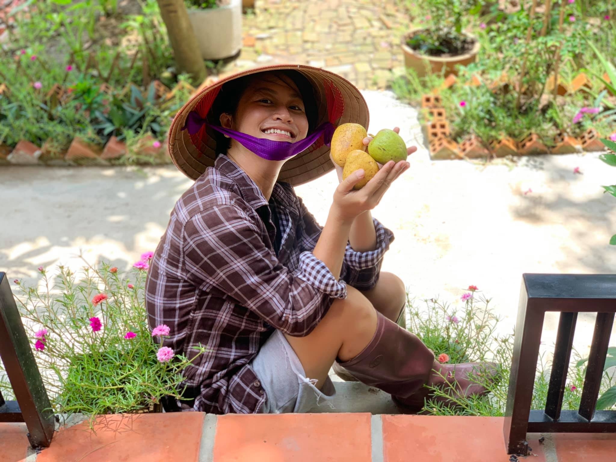 nu giam doc bo pho ve que anh 6