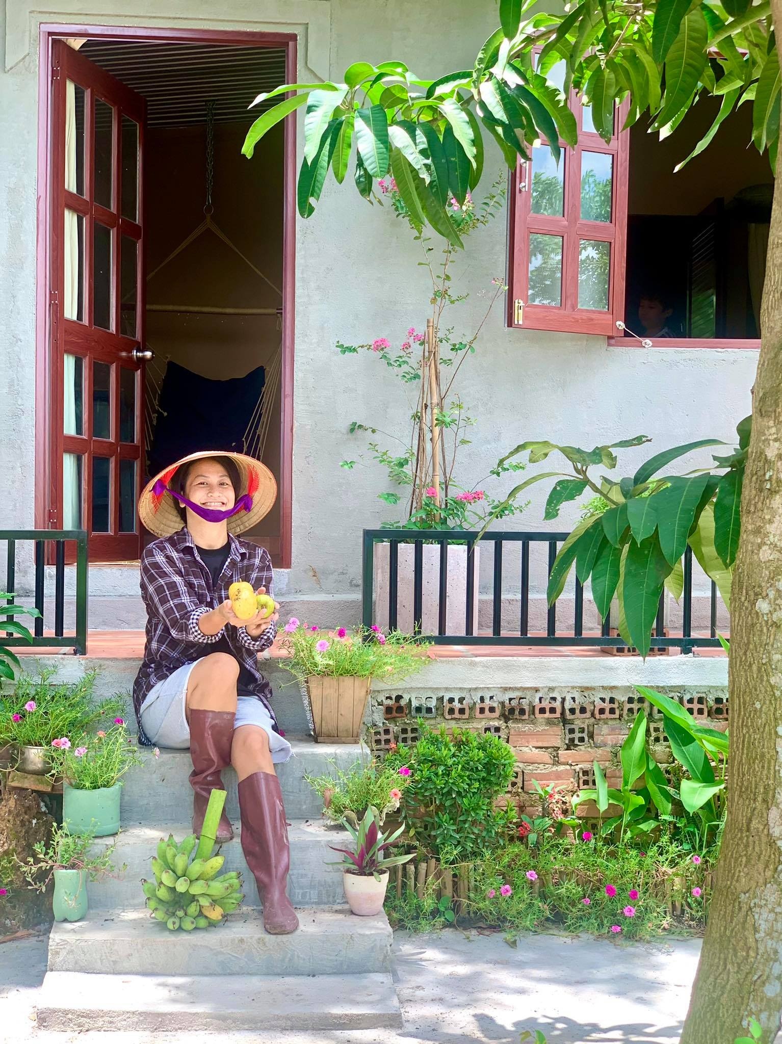 nu giam doc bo pho ve que anh 2