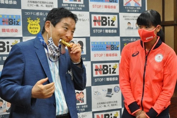 Nu van dong vien Nhat Ban duoc doi huy chuong vang moi hinh anh