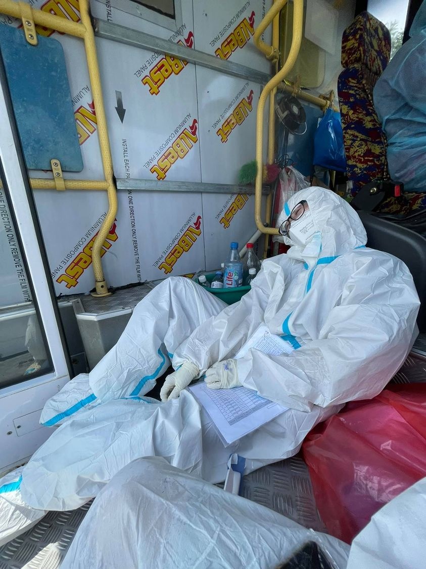 nu dieu duong quay video lam giay thong hanh anh 3