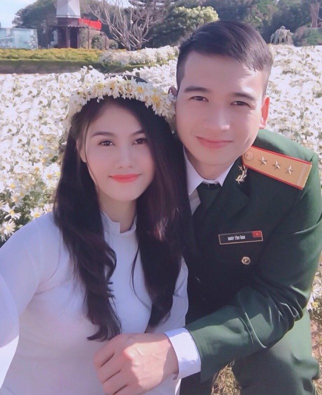 chien si khoc khi video call voi vo sap sinh anh 2