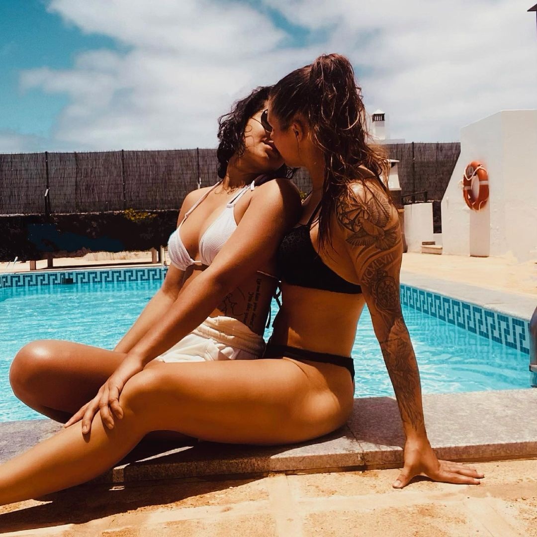 nu cau thu cong khai ban gai anh 2