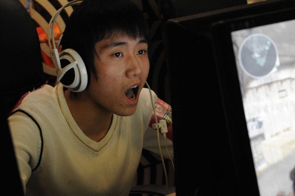 Thanh nien Trung Quoc 'chet di song lai' vi cay game xuyen dem hinh anh