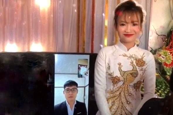 Chu re o Nhat Ban, co dau o Viet Nam lam dam hoi online hinh anh