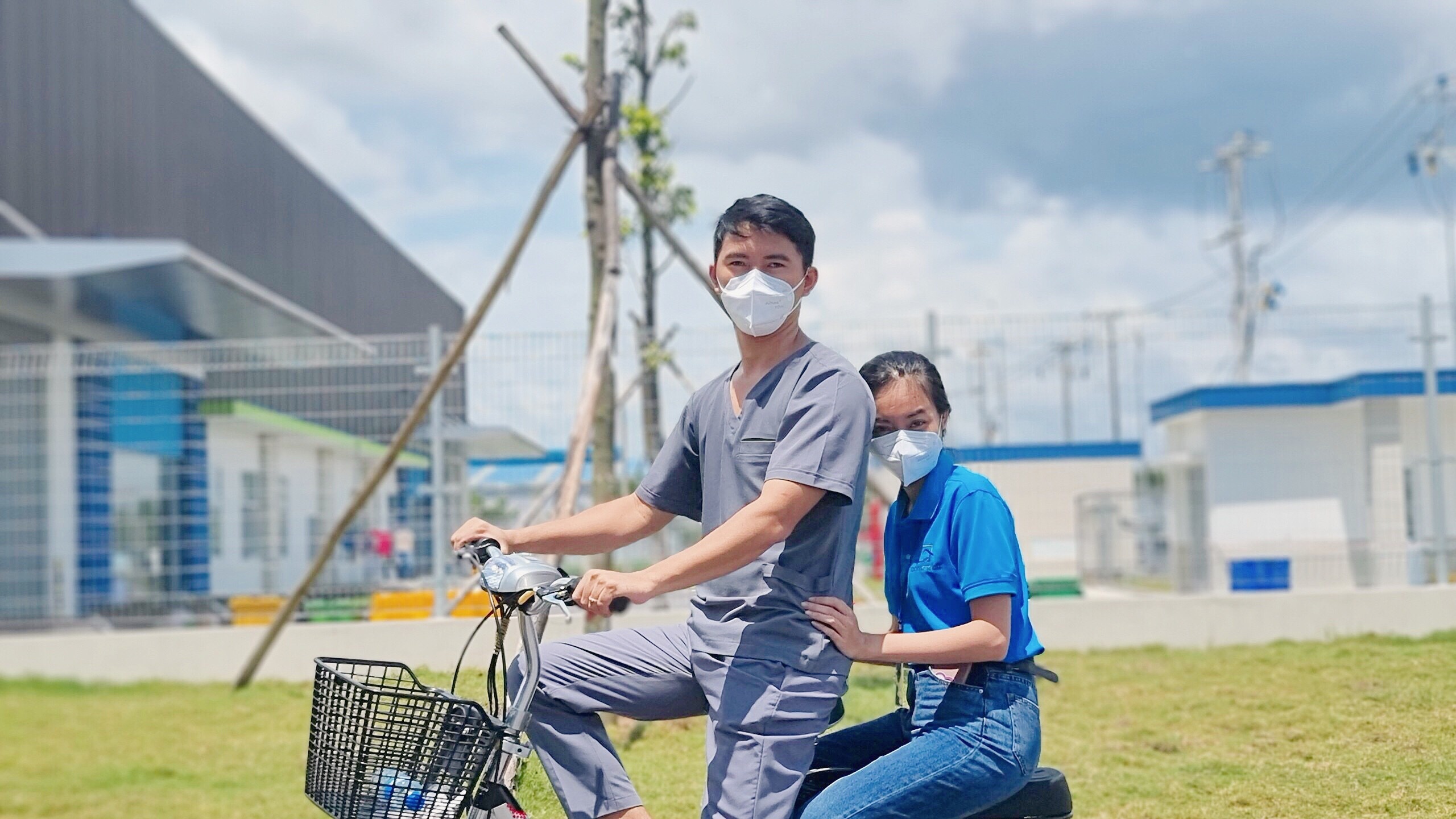 vo chong cung di chong dich anh 1