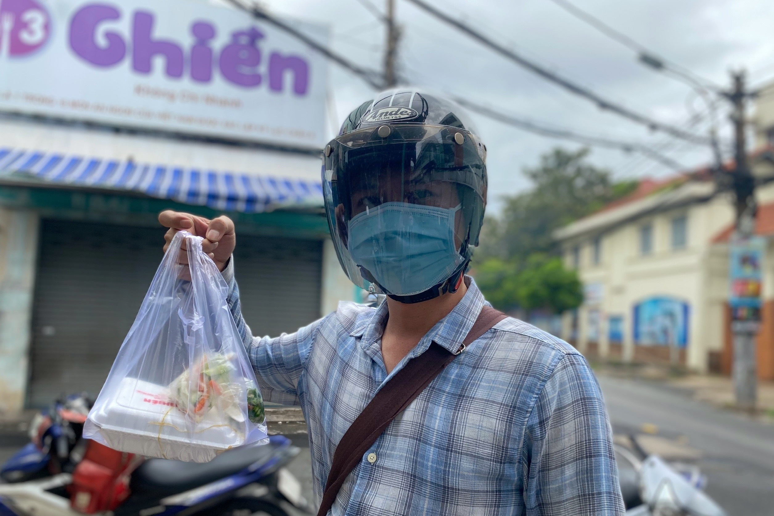 doi mua xep hang mua thuc an anh 6