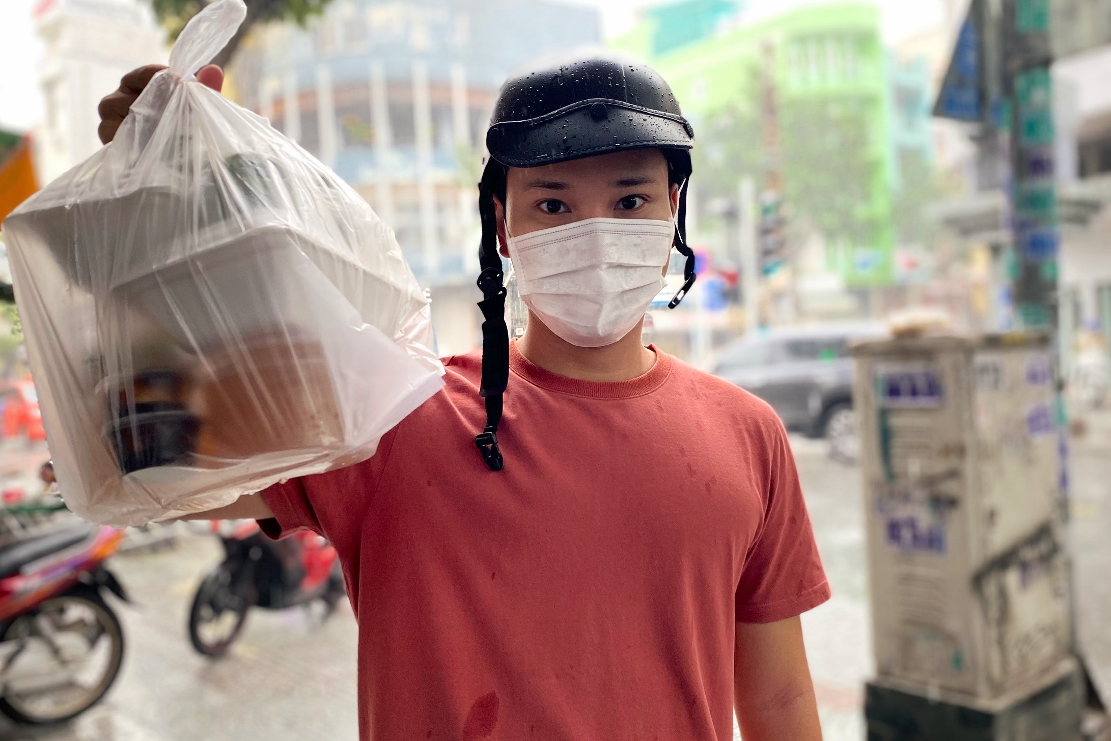 doi mua xep hang mua thuc an anh 2