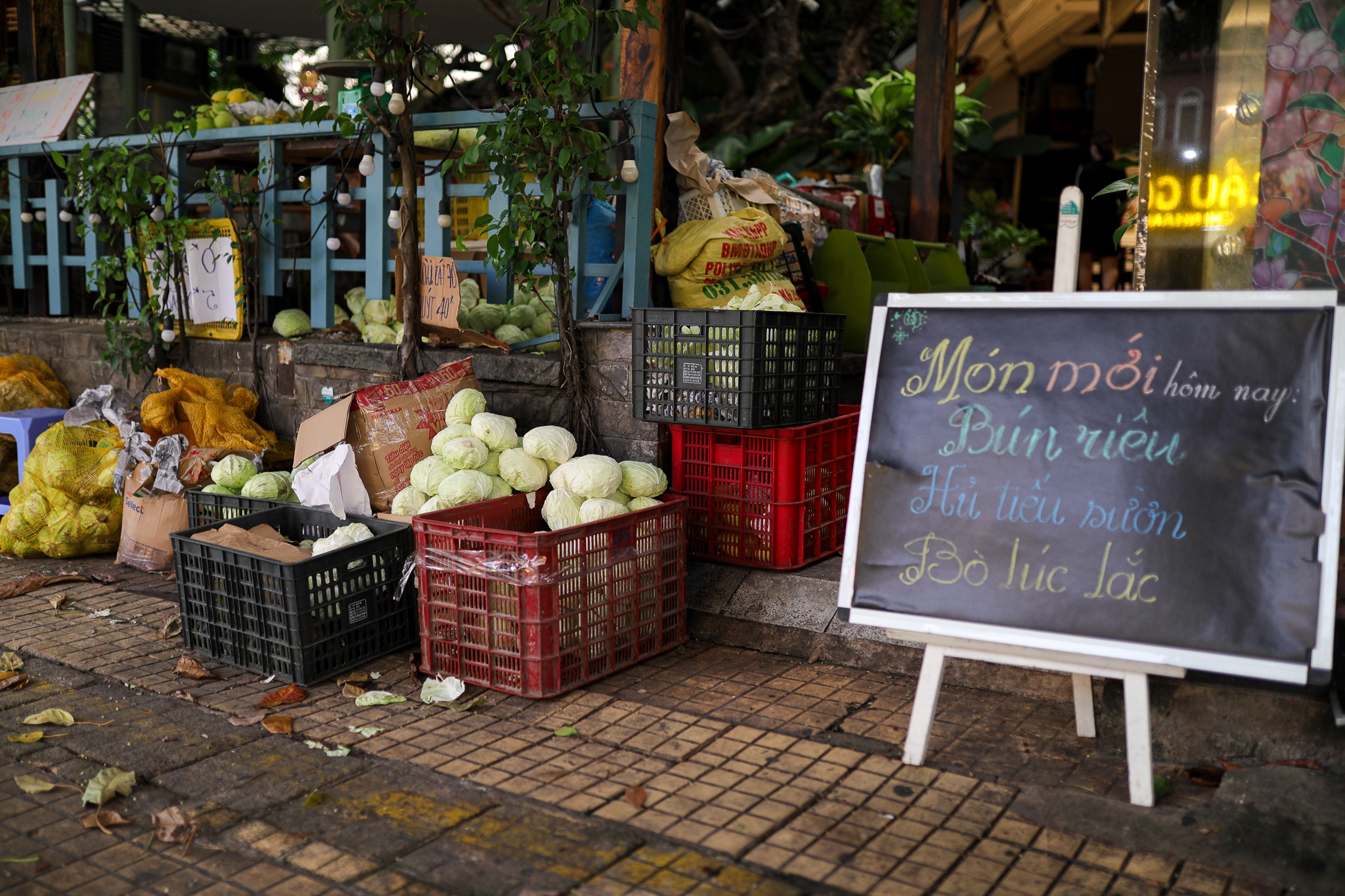 hang quan tren duong phan xich long anh 7