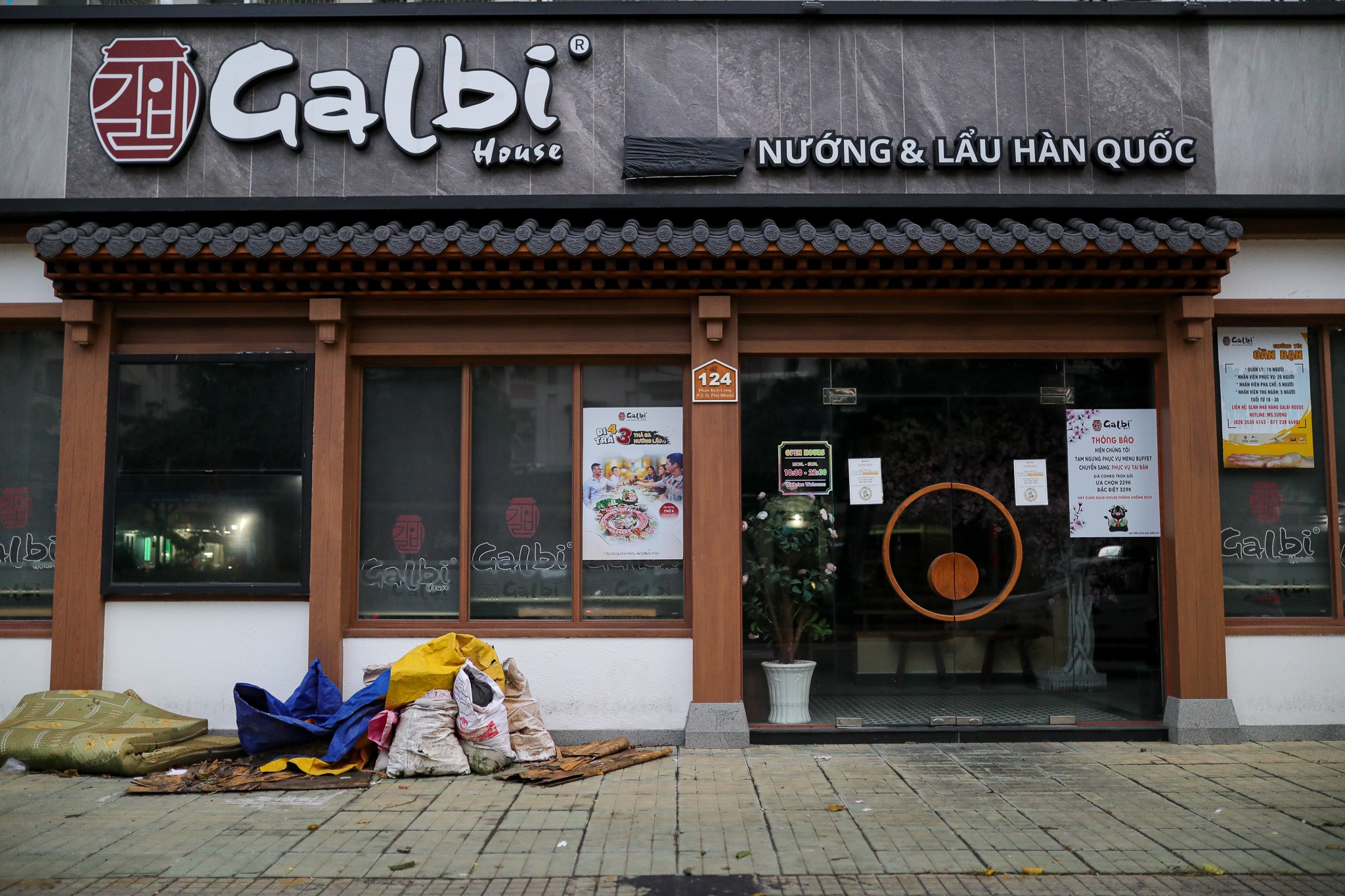 hang quan tren duong phan xich long anh 1