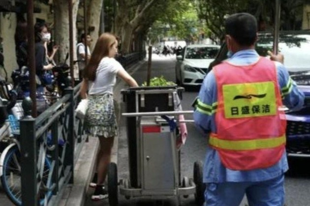 Co gai vut rau de lay tui giay Prada gay tranh cai o Trung Quoc hinh anh