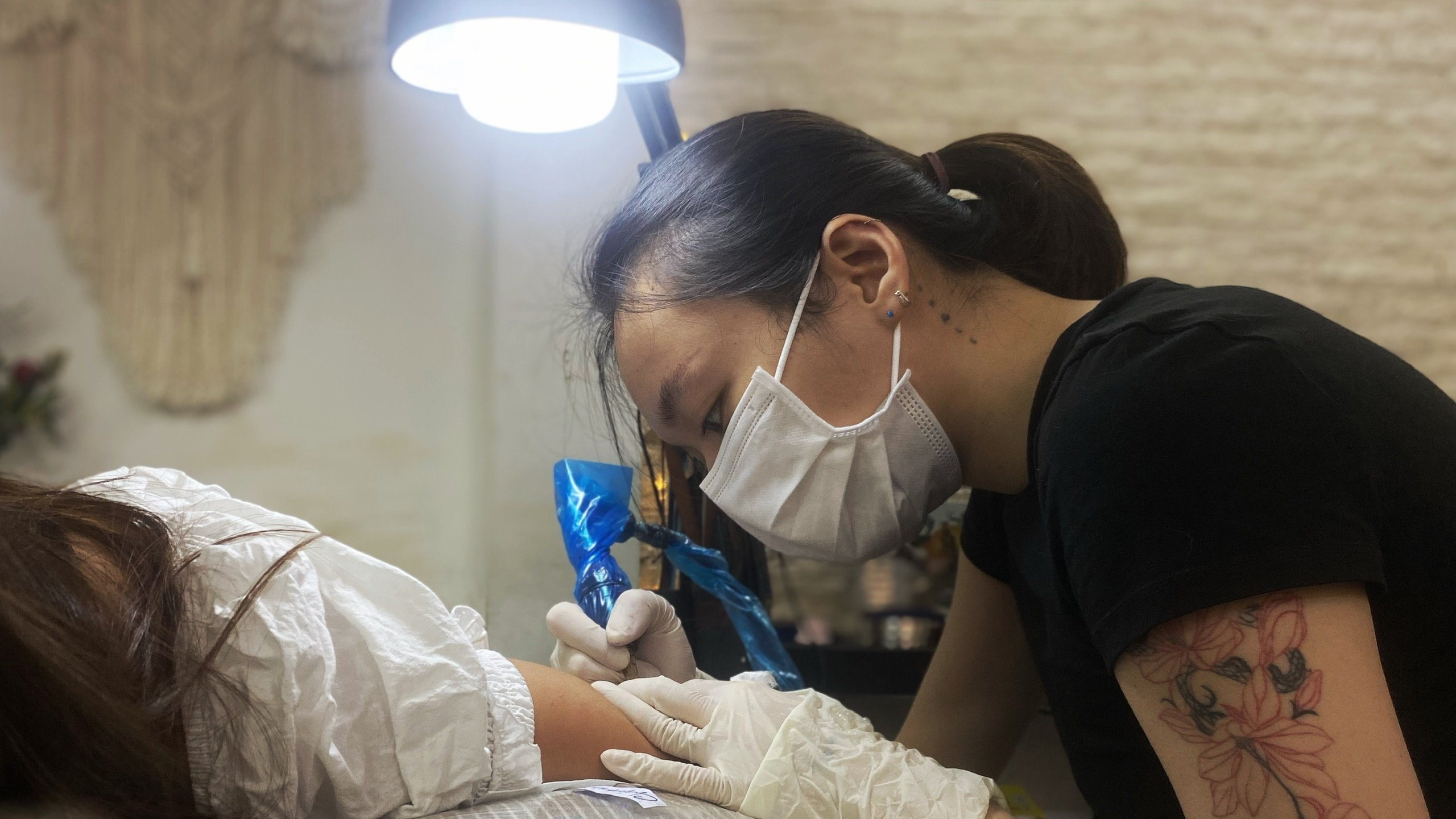 tiem xam mo cua tro lai anh 1