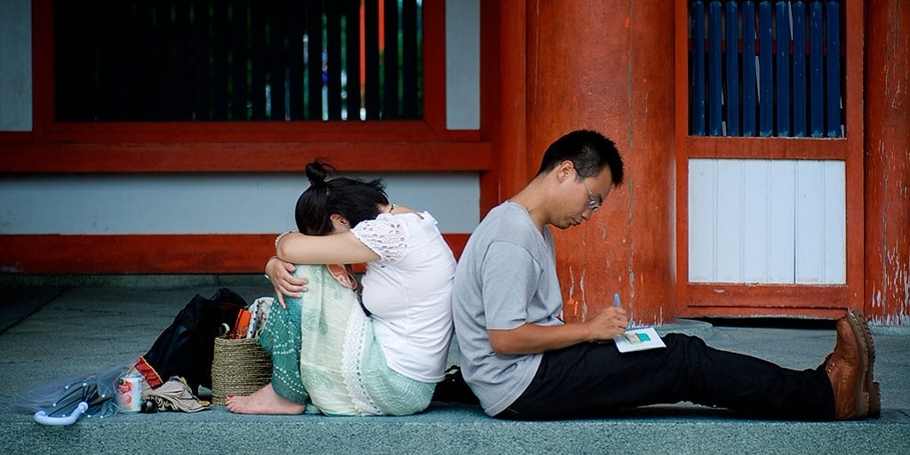 Nhung thanh nien Han Quoc khong buoc chan ra khoi nha hinh anh
