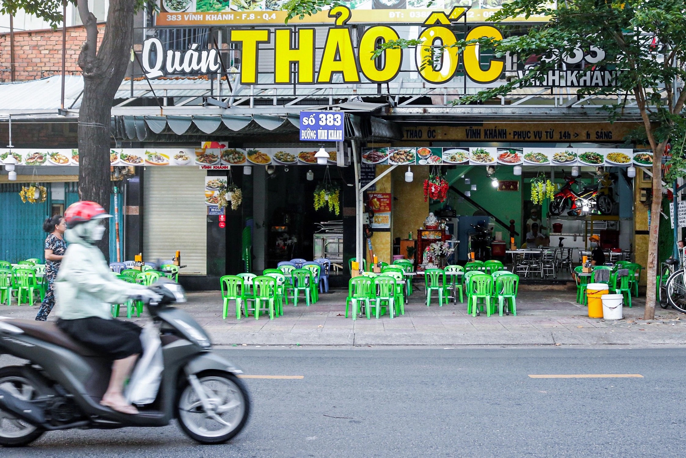 quan an thieu nhan vien anh 1