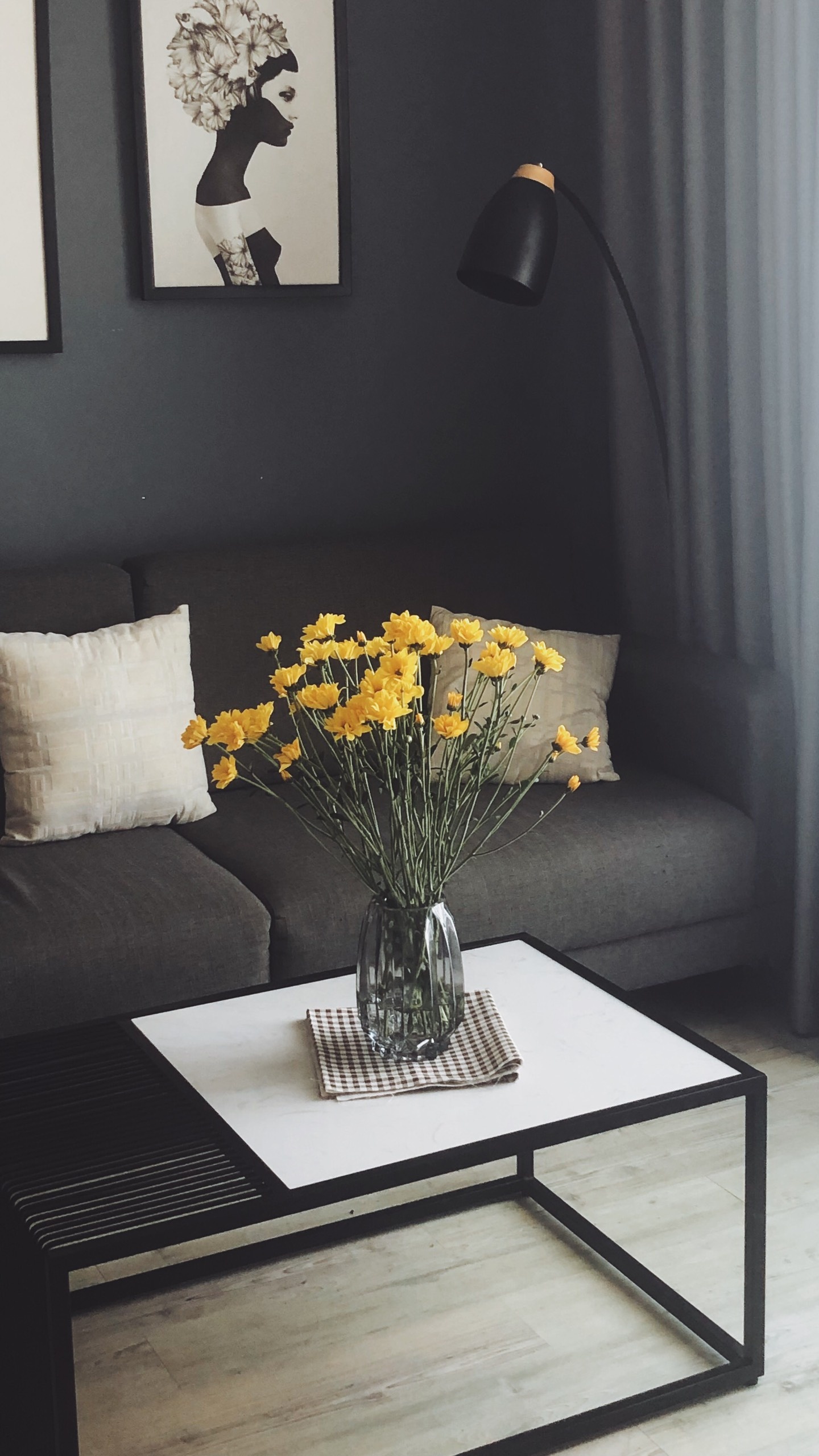 những người trẻ sống một mình ảnh 3 nhung nguoi tre song mot minh anh 3