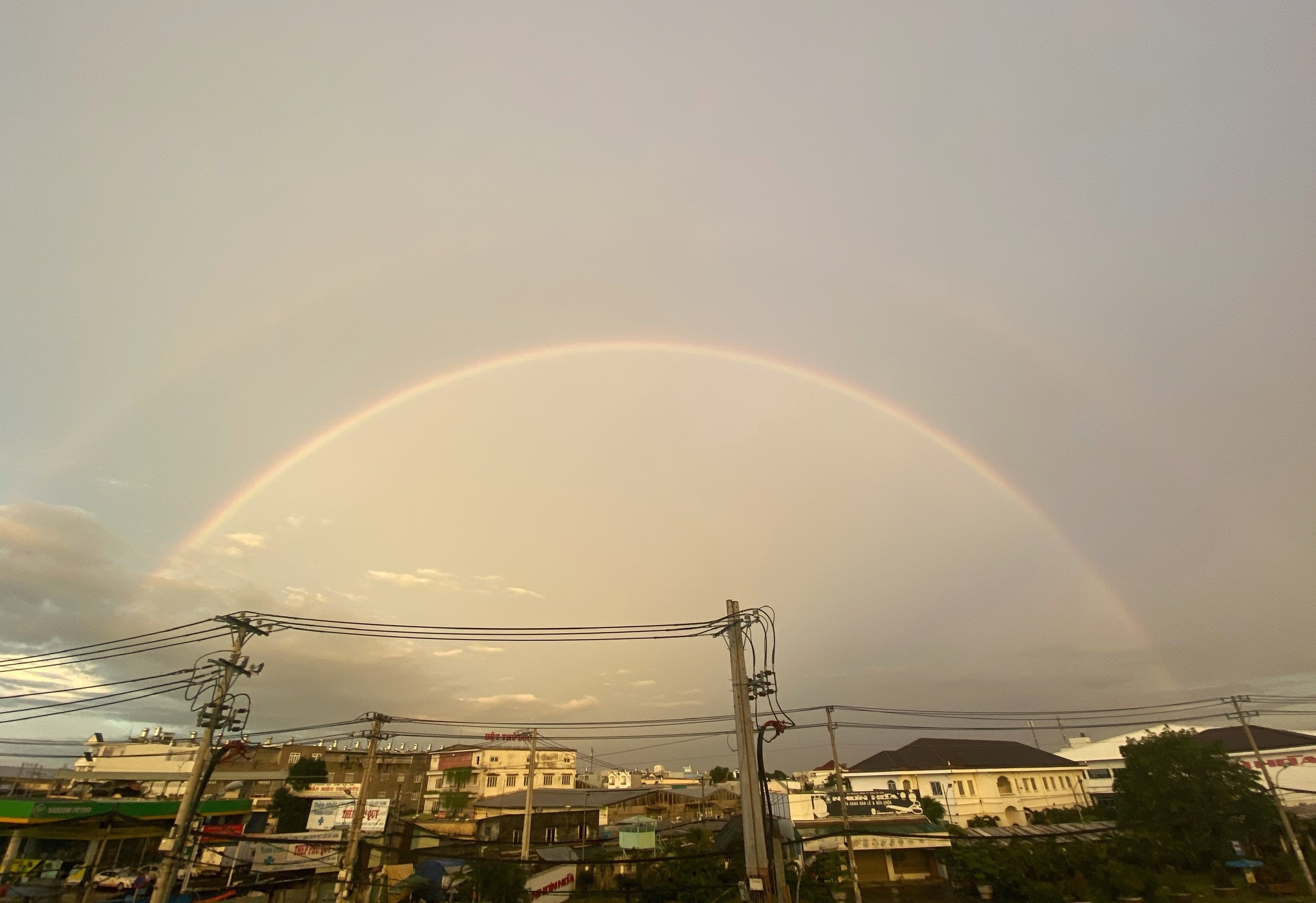 nhung nguoi tre song mot minh anh 7