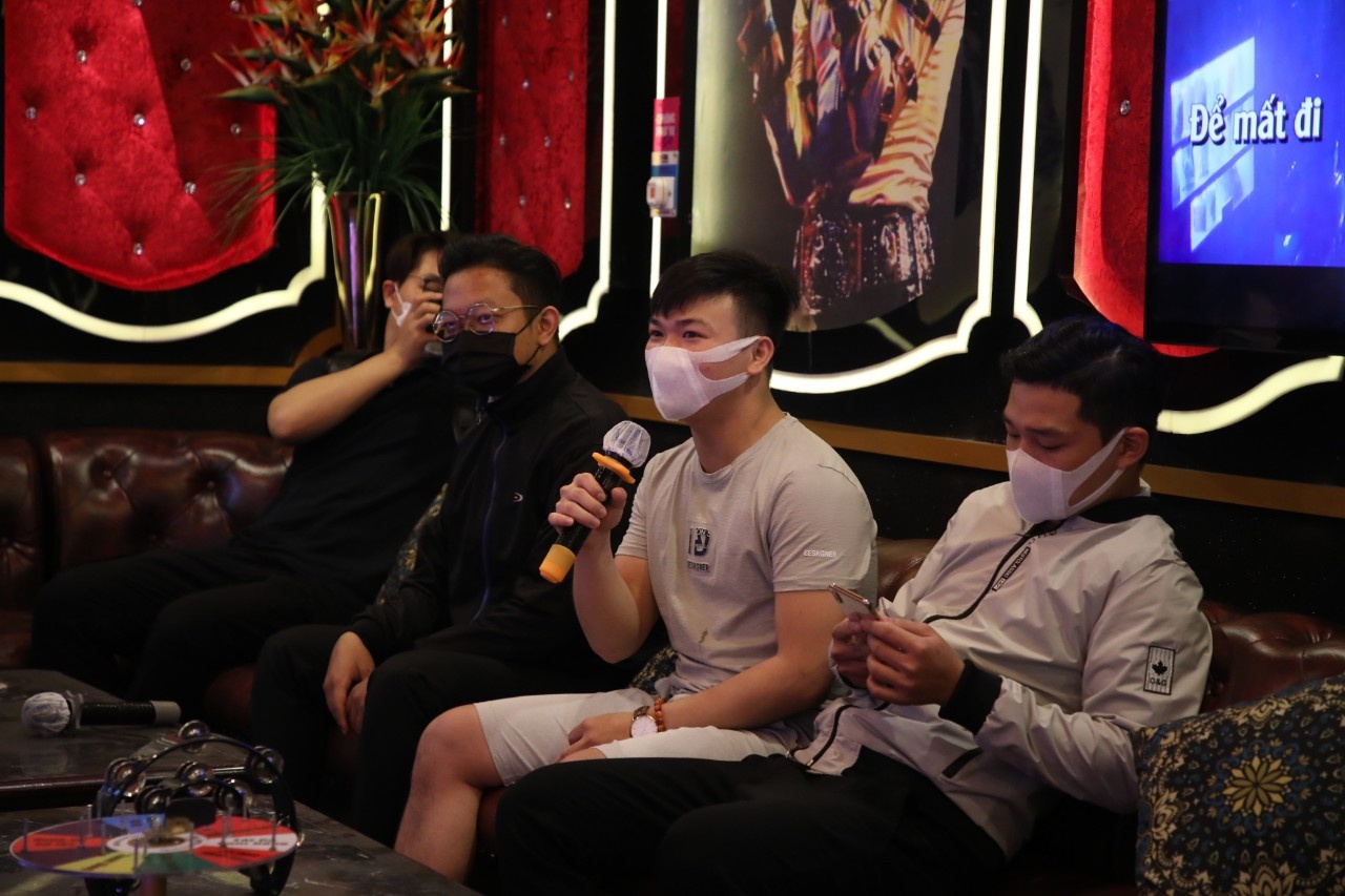 karaoke ngày đầu mở lại ảnh 1 karaoke ngay dau mo lai anh 1