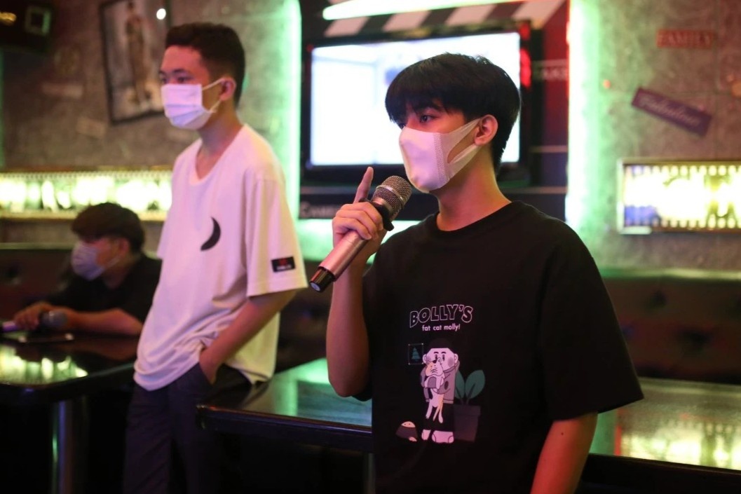 Chu quan karaoke o TP.HCM tro tay khong kip truoc tin dung hoat dong hinh anh