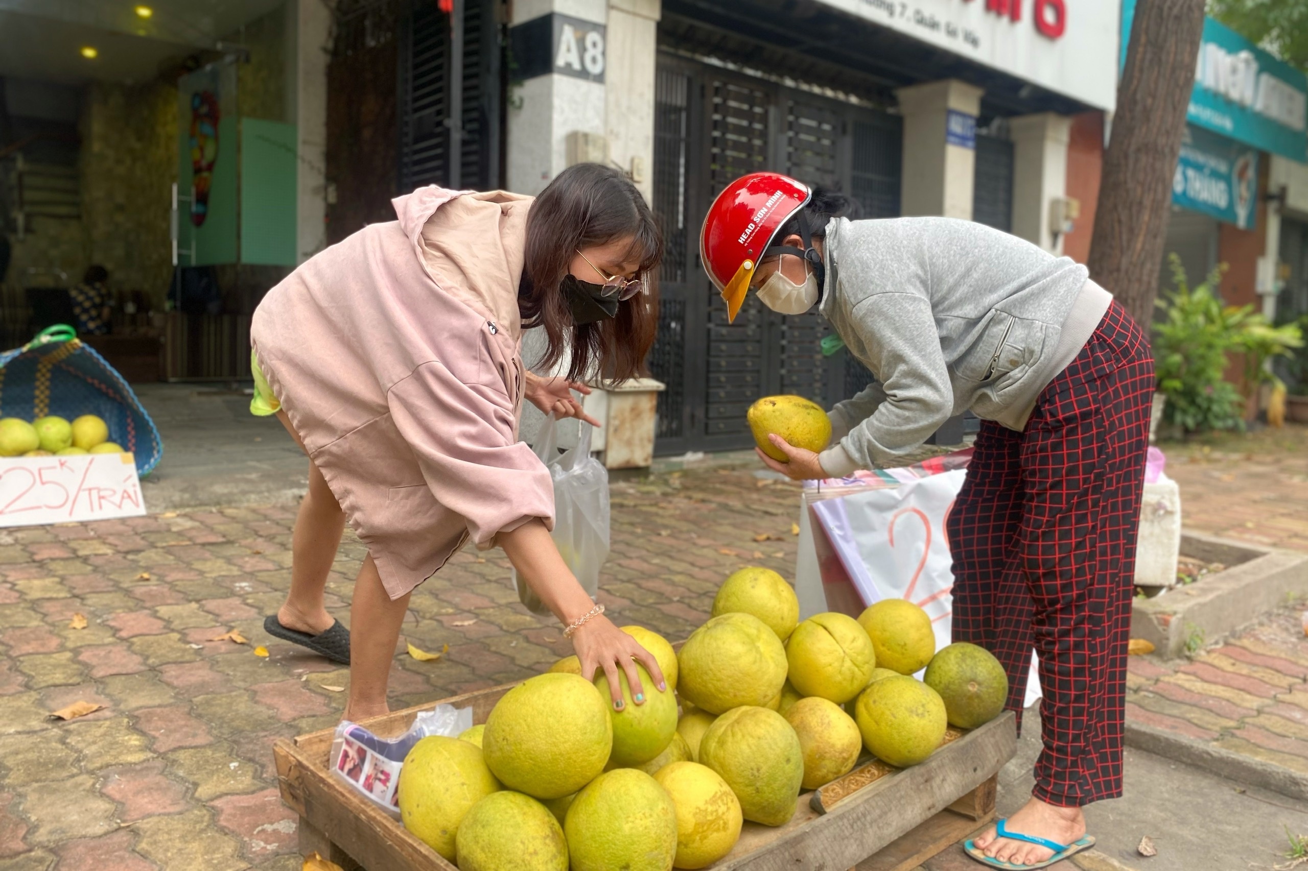 nhan vien quan bar tphcm anh 4