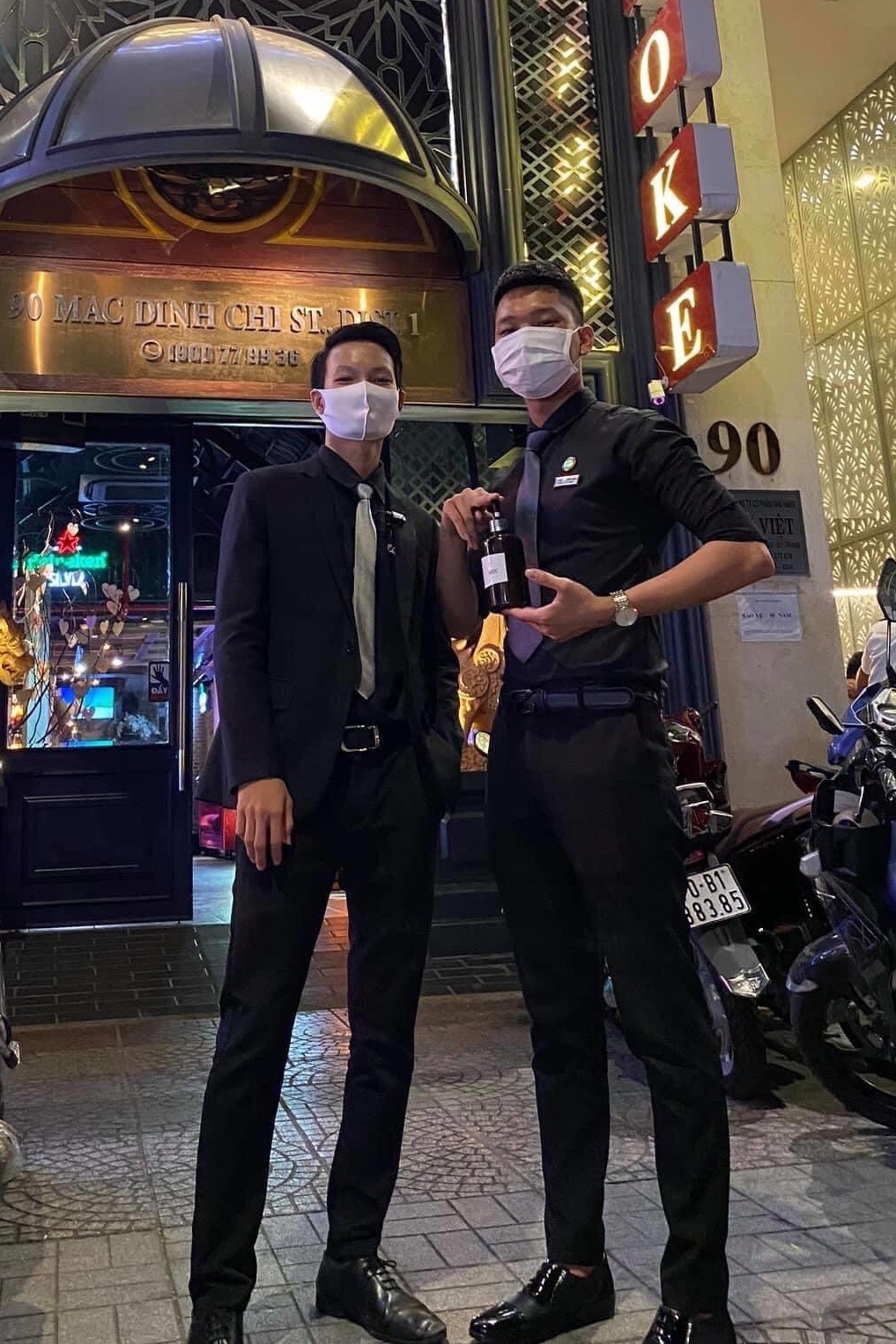 nhan vien quan bar tphcm anh 2