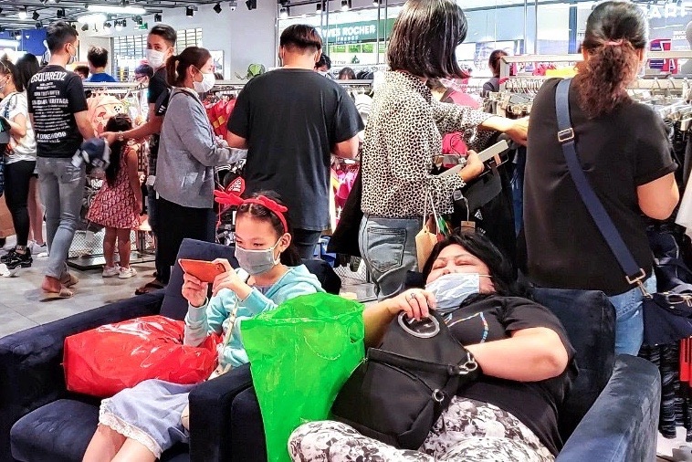 Khoa the tin dung, xoa app mua sam truoc ngay Black Friday hinh anh