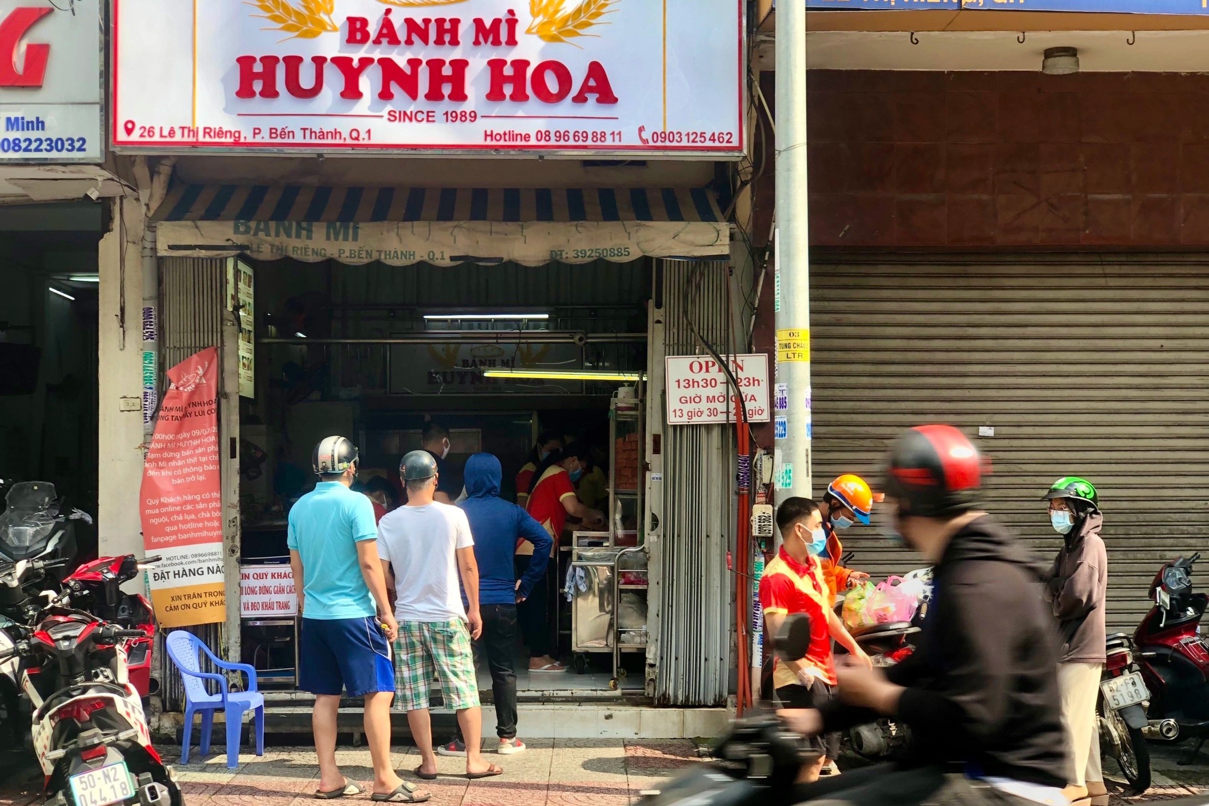 Tiem banh mi vua tach ra tu thuong hieu Huynh Hoa o TP.HCM hinh anh