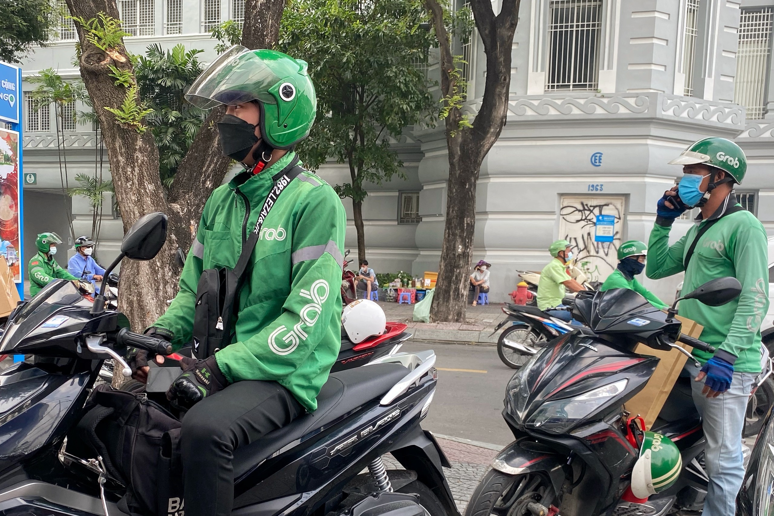 shipper giao đồ ăn cho dân văn phòng ảnh 4 shipper giao do an cho dan van phong anh 4