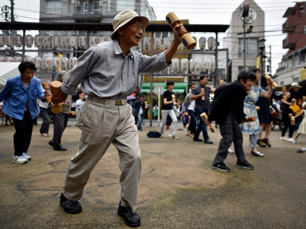 nguoi gia bi bao hanh anh 3