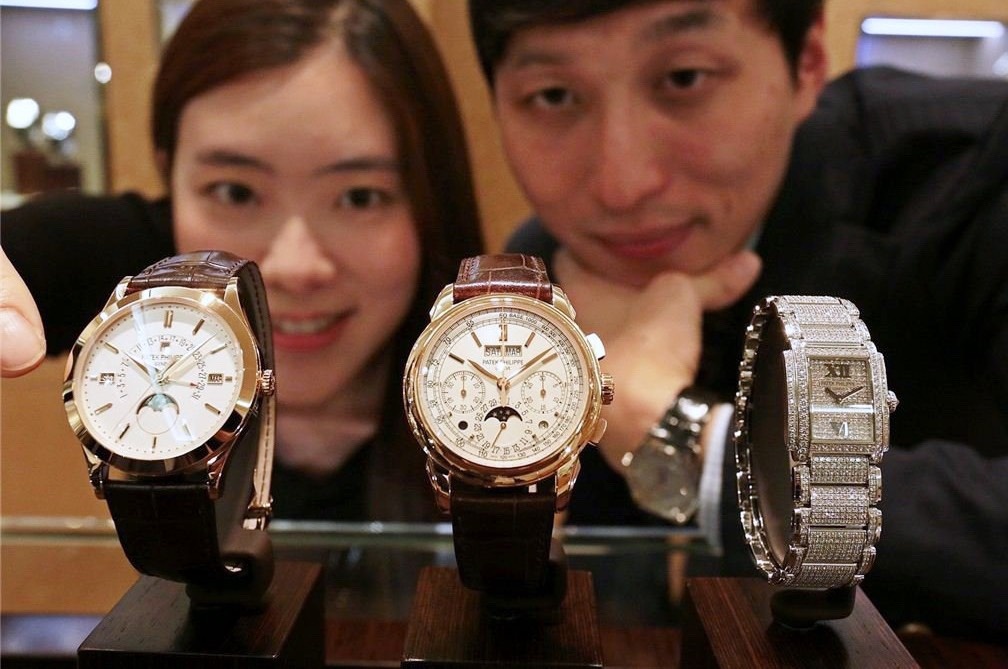 nguoi han mua hang xa xi anh 1