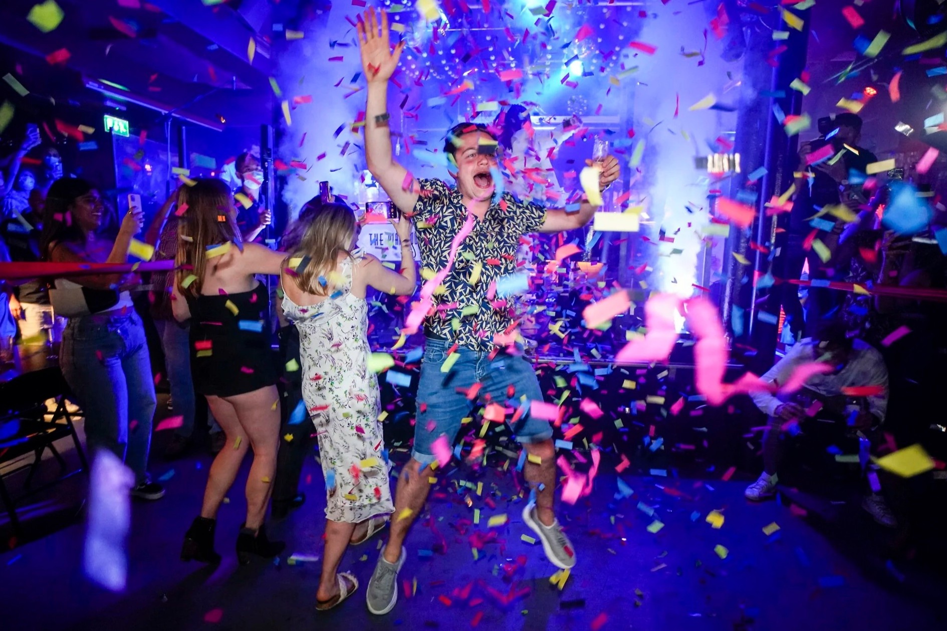 Nhung nguoi lam moi cach de nhiem Covid-19 o Australia hinh anh