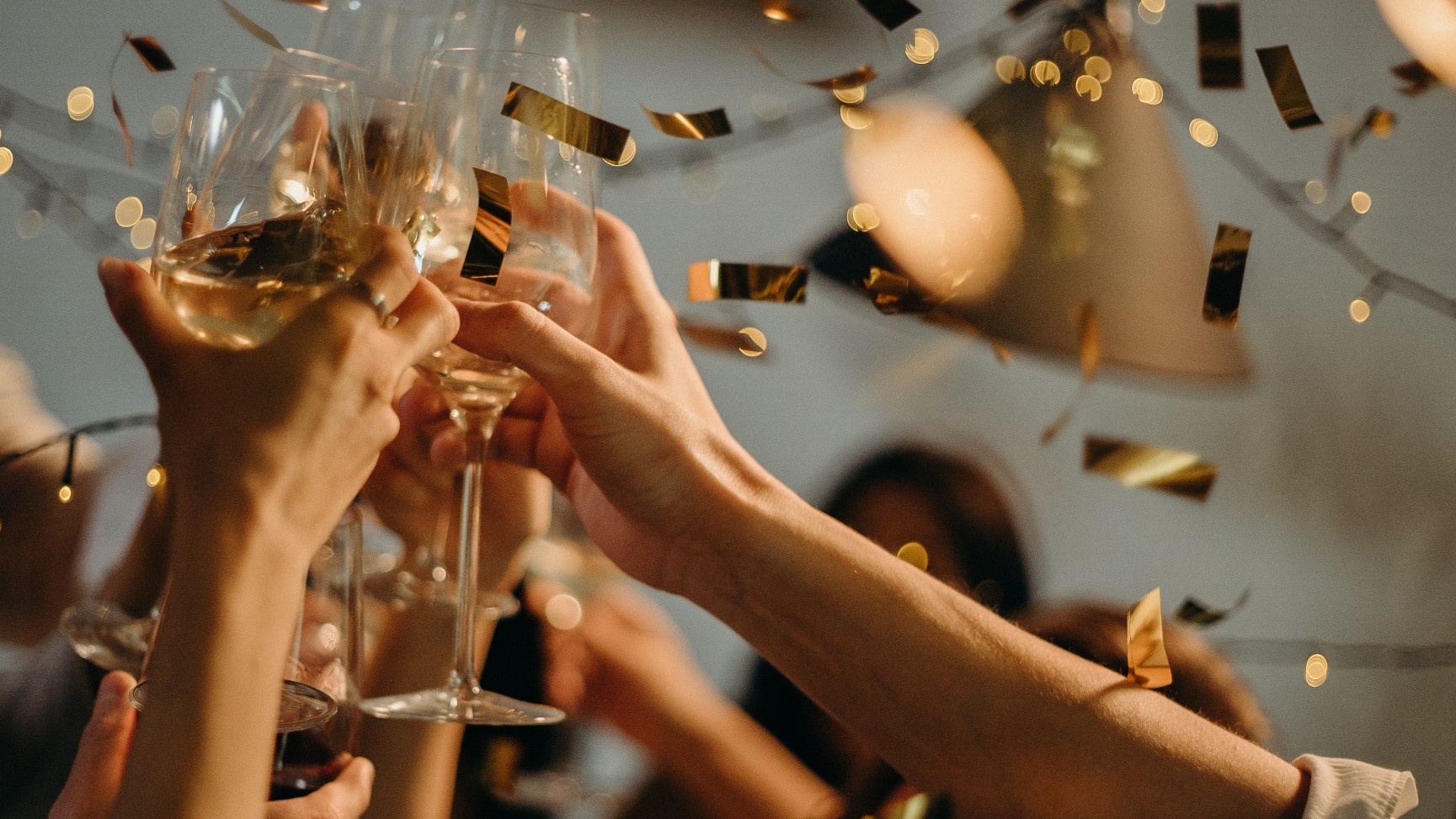 nhung nguoi co tinh nhiem covid-19 anh 1