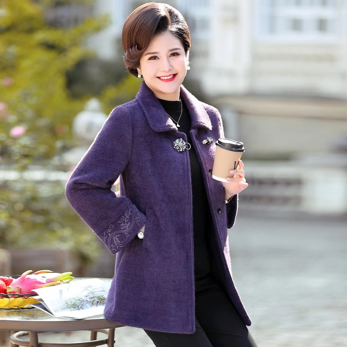 nguoi mau do trung nien 29 tuoi anh 1