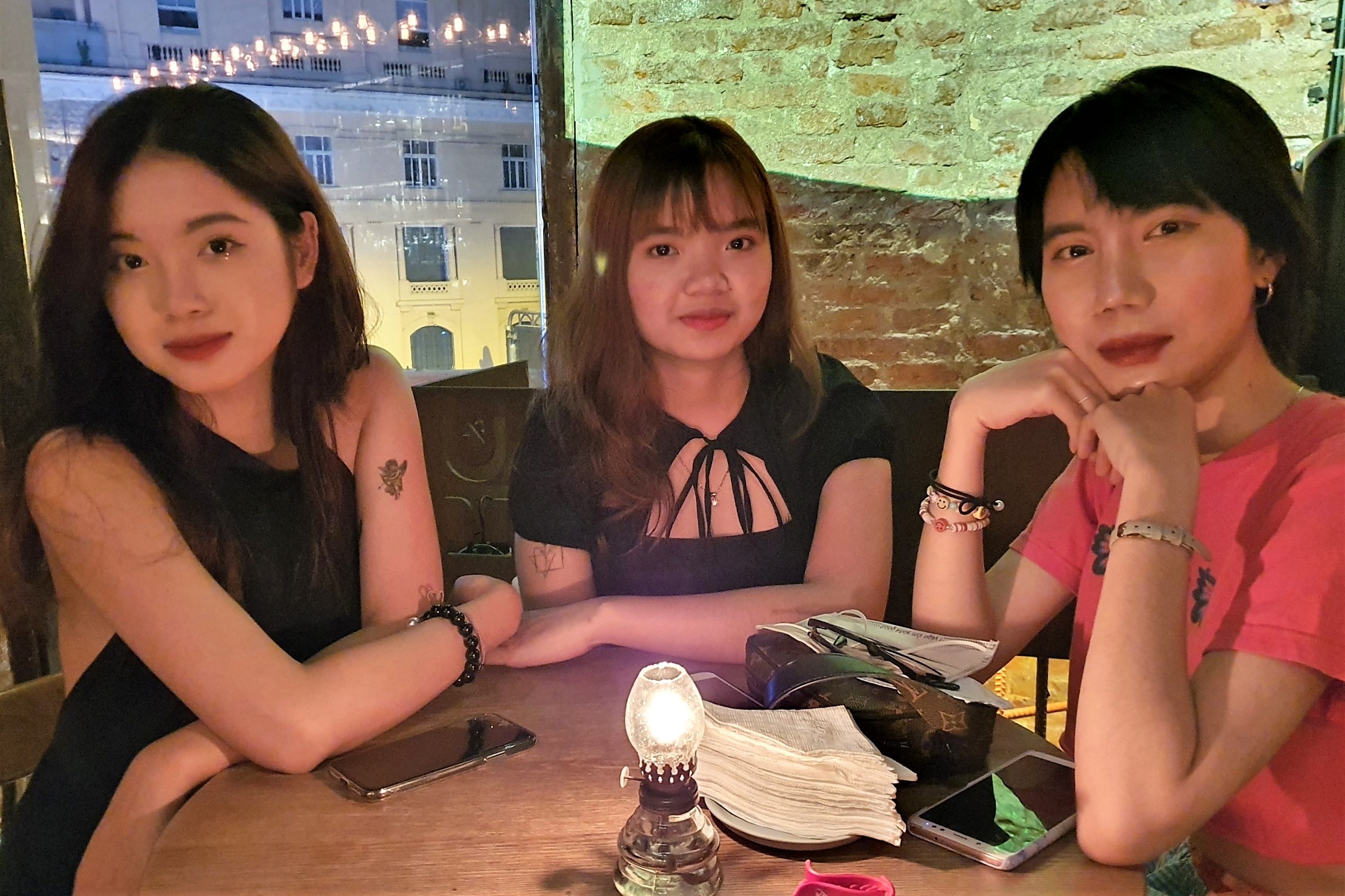 bar mo xuyen tet anh 3