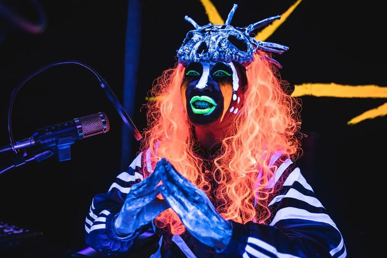 YouTuber kiem tien tu dau kho cua nguoi khac hinh anh